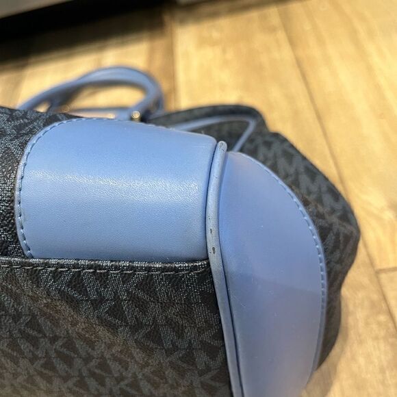 Used Michael Kors blue duffle travel bag - Picture 6 of 16